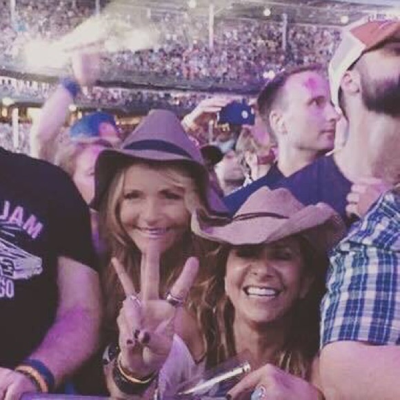 Meet your Posher, Eileen - Picture 5 of 8